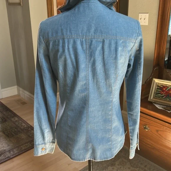 Sundance Denim Ruffle Shirt(wire insert to hold Ruffle in place. Size 4. - Picture 4 of 7